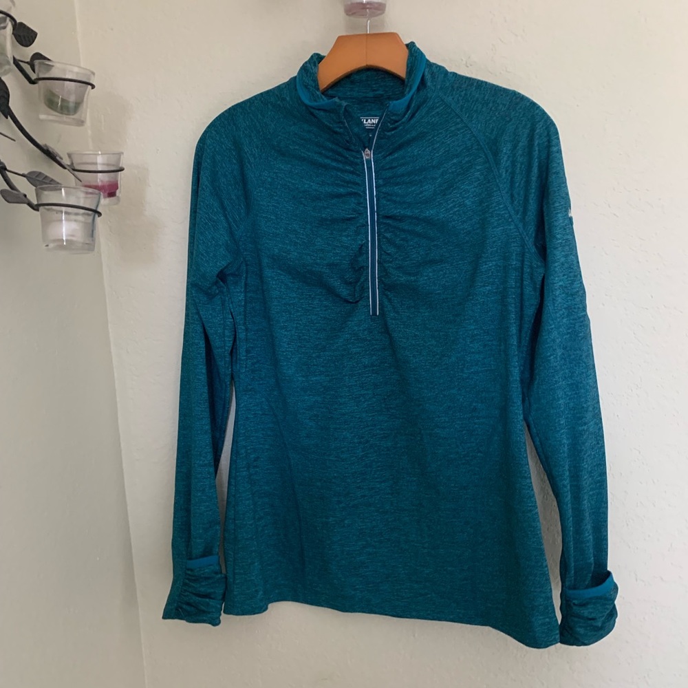 Kirkland Signature athletic woman’s long sleeve S